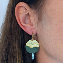 Charger l&#39;image dans la galerie, Boucles d&#39;oreilles &quot;Ninon&quot; Kaki